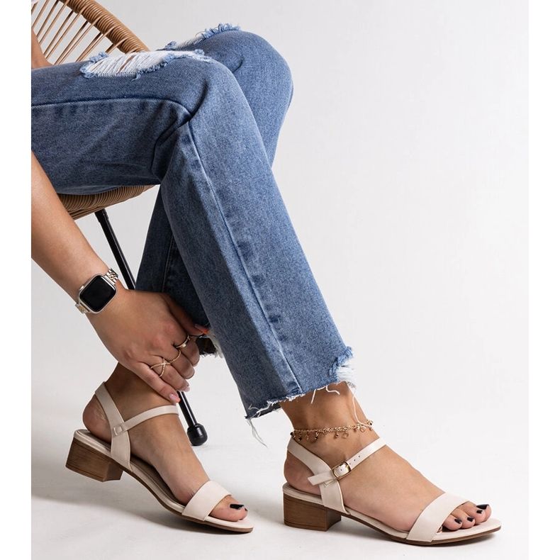 Bež sandale na nisku petu Basina 1