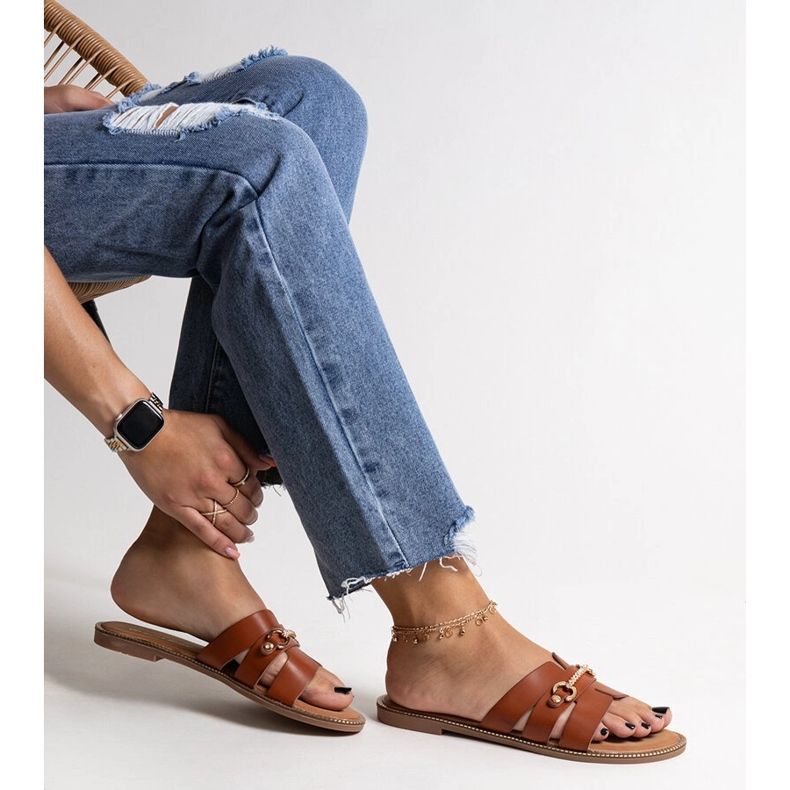 Smeđe japanke sa zlatnim dodacima iz Drahomíre smeđa 1