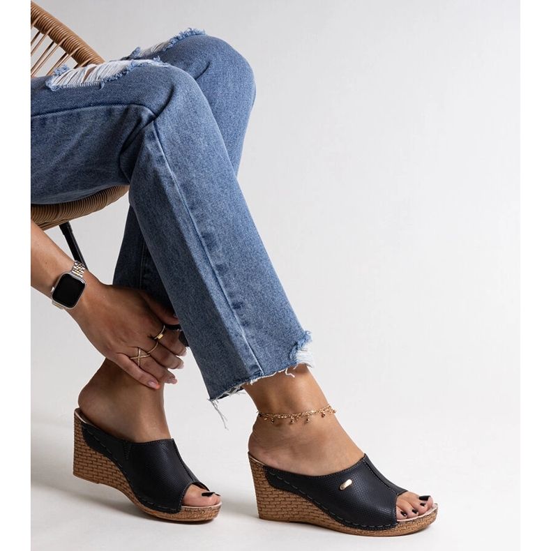 Crne sandale na wedges od eko kože Penelopina crna 1