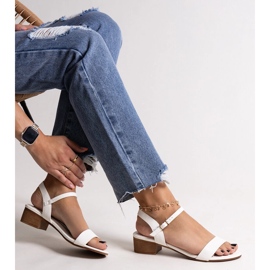 Bijele sandale na nisku petu Basina bijela 1