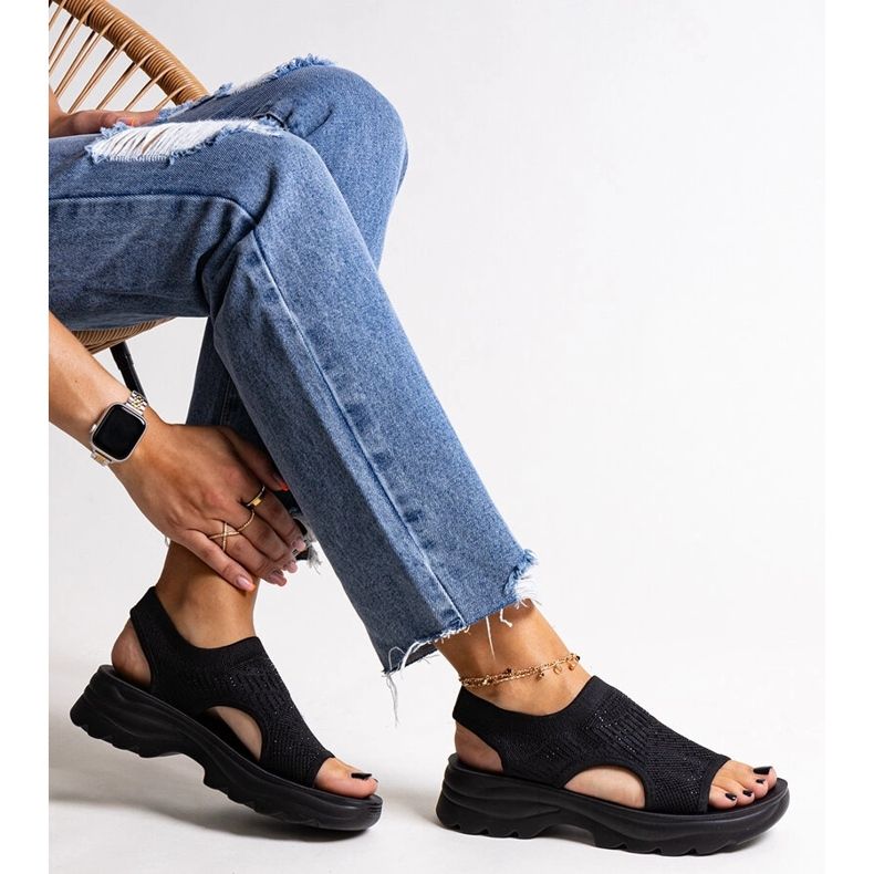 Crne sandale s platformom od tkanine s Delmare kamenčićima crna 1