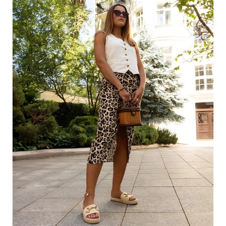 Bež japanke sa zlatnom kopčom marke Feorie 1