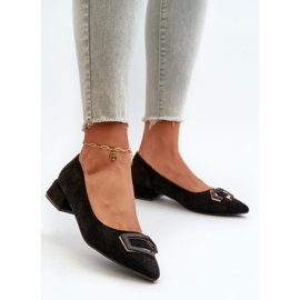 Cipele na nisku petu s ukrasom od eko antilopa S.Barski KV27-034 crna 2