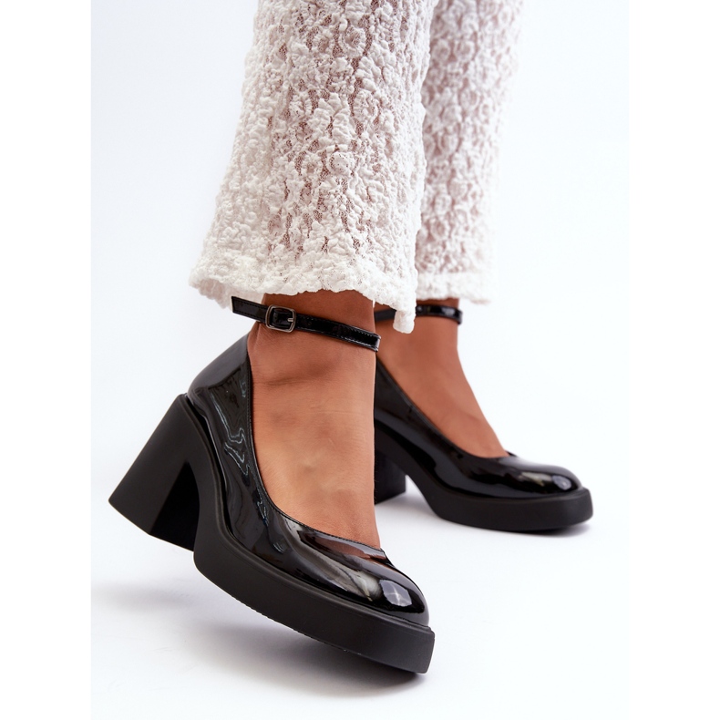 Crne lakirane salonke s masivnim potpeticama Effiba crno 2