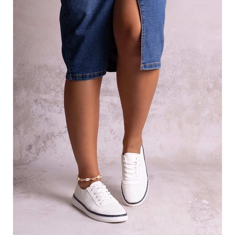 Bijele i tamnoplave ažur tenisice Biserka bijela 1