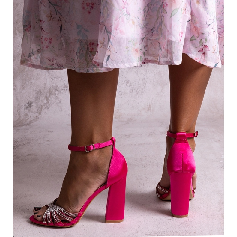 Tamno ružičaste sjajne sandale na visoku petu marke Zrinka ružičasta 1