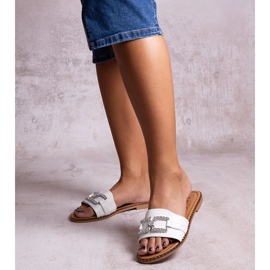 Bijele japanke s ukrasnom kopčom marke Rochaela bijela 1