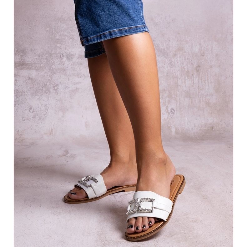 Bijele japanke s ukrasnom kopčom marke Rochaela bijela 1