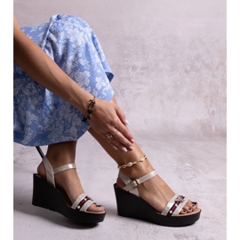 Farah zlatne sandale na klin zlatna 1