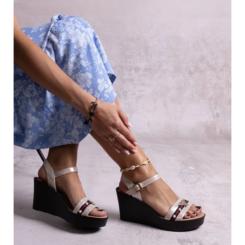 Farah zlatne sandale na klin zlatni 1