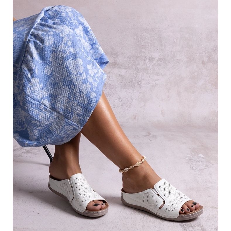 Marouna bijela perforirana stakalca 1