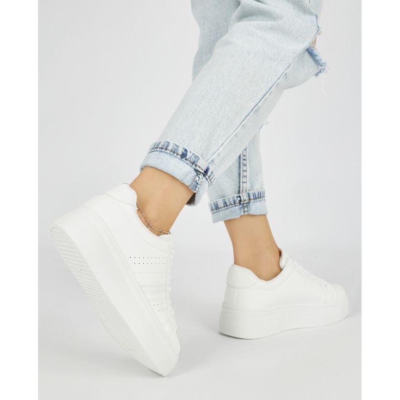 Bijele sportske tenisice na platformu bijela 2