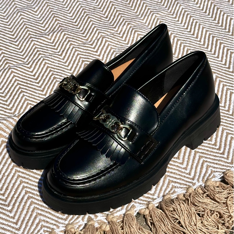 PH2 Ženske mokasine od eko kože sa zlatnim ukrasom, crne Zanita crno 2