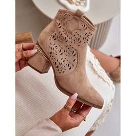 Ažurirane kaubojske čizme na visoku petu, kopčaju se patentnim zatvaračem, bež Vosilara 2