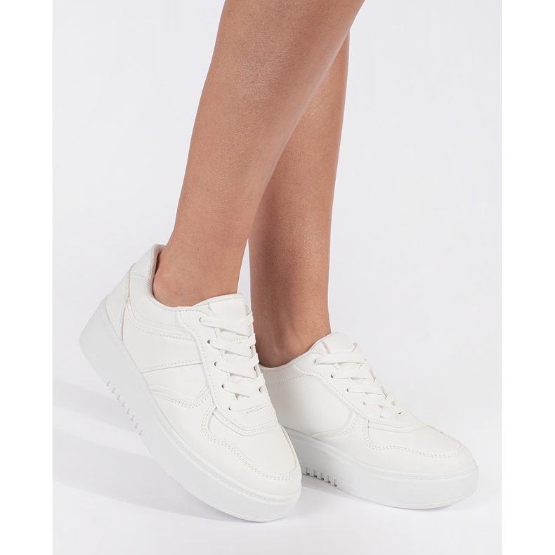 Bijele ženske sportske cipele s platformom bijela 1