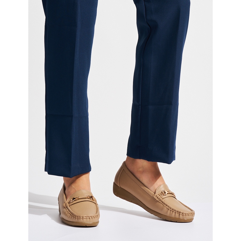 Bež ženske mokasine sa ukrasom 1