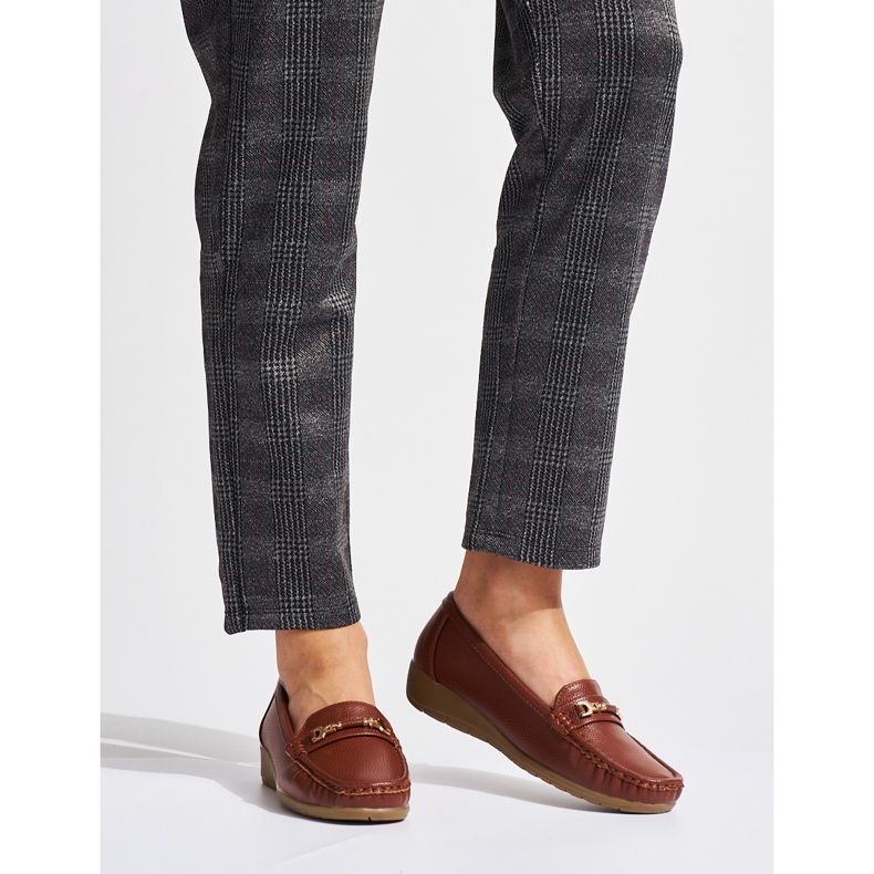 Smeđe ženske mokasine s ukrasom smeđa 2