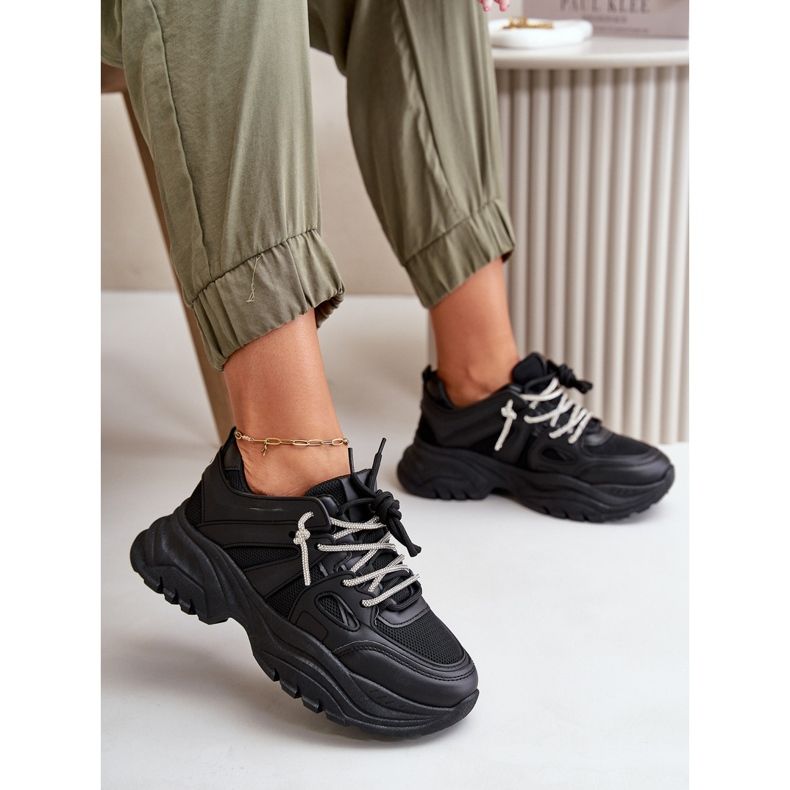 Crne ženske tenisice Relissa na masivnom potplatu s ukrasnim vezicama crna 1