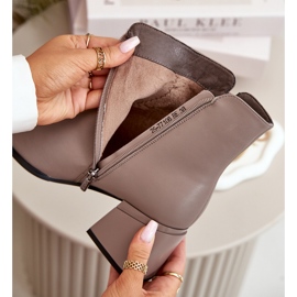 Elegantne izolirane ženske čizme od prirodne kože, bež Vinceza 77106 2