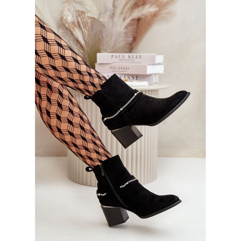 Izolirane ženske gležnjače na visoku petu s lancem, Eco Suede Black, Hanalen crno 2