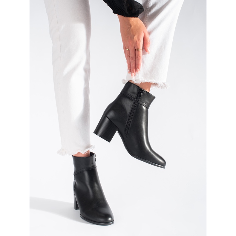 Sergio Leone Crne gležnjače na stupu Sergia Leonea crna 2