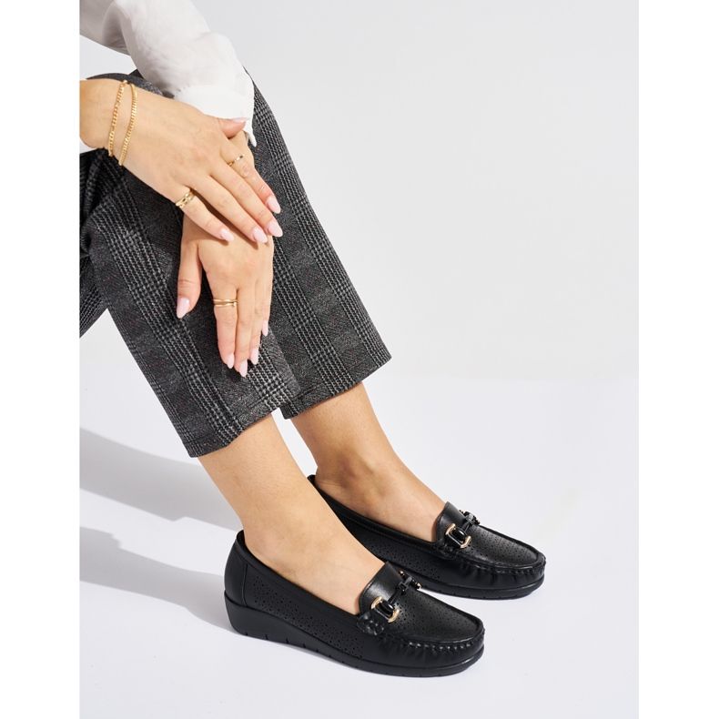 Crne ažurne mokasine s niskim klinom crno 1