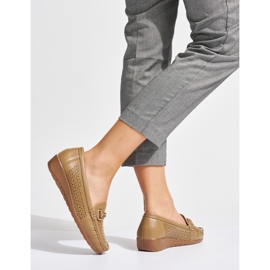 Bež ažurne mokasine s niskim klinom 1