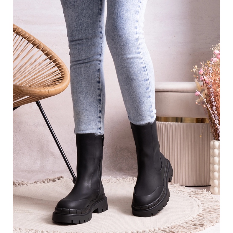 Crne čizme Kunegunda s masivnim potplatom crno 1