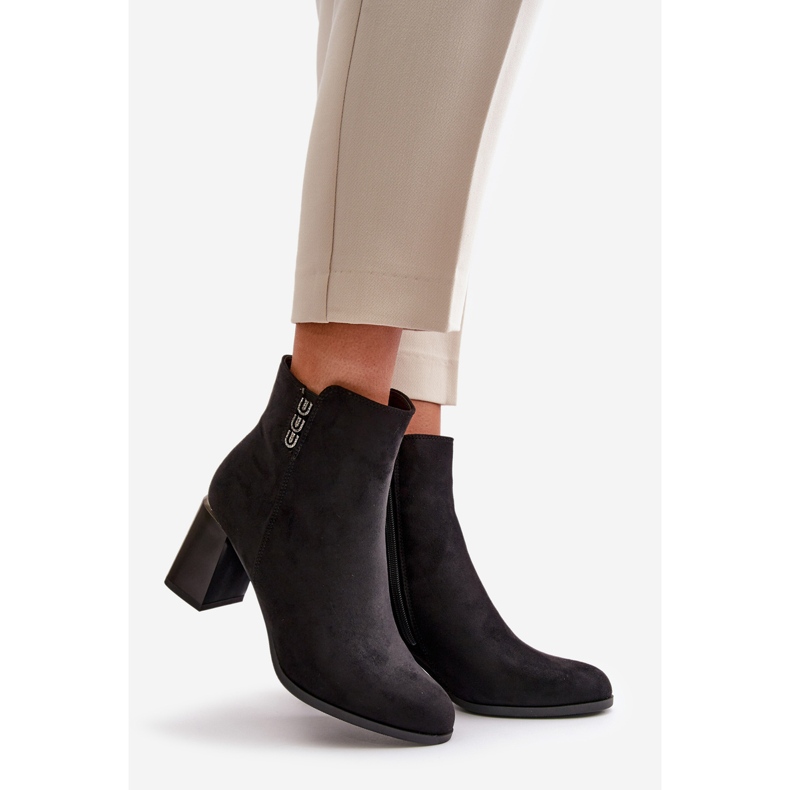 Ženske čizme od izolirane eko antilop kože na visoku petu, kopčanje patentnim zatvaračem, crne Erillia crno 1