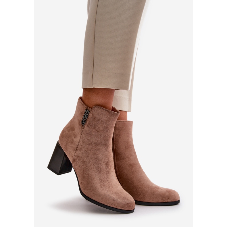 Ženske čizme od izolirane eko antilop kože na visoku petu, kopčanje patentnim zatvaračem, smeđe Erillia bež 1