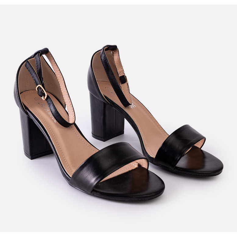 Crne sandale na visoku petu iz Asghe crna 1