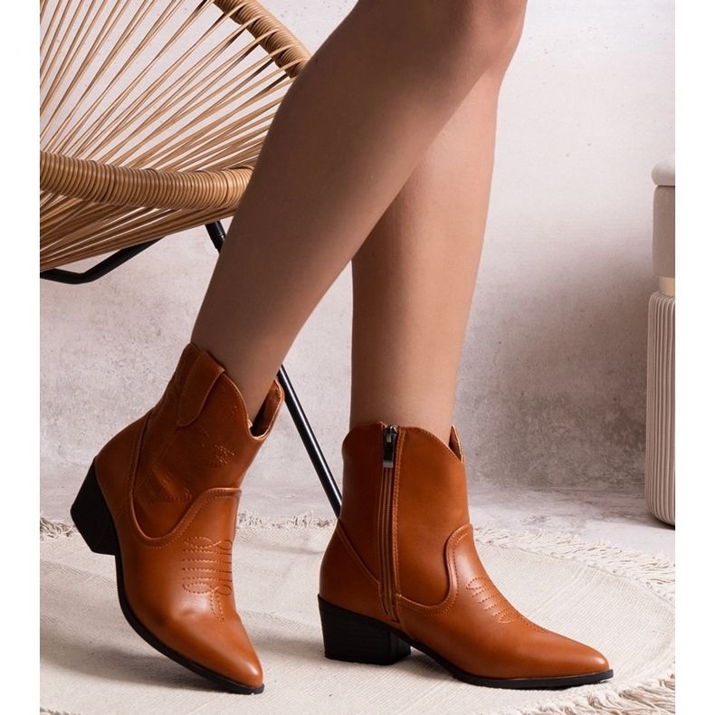 Smeđe kaubojske čizme s visokom petom iz Madije smeđa 1