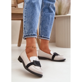 Ženske lakirane mokasine s ukrasom, svijetlo sive Vinceza 58389 siva 2