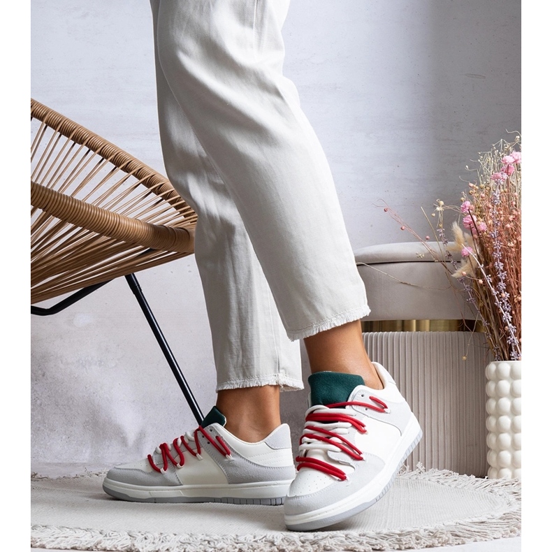 Sive tenisice s crvenim vezicama iz Aucoina bijela 1