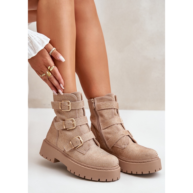 Izolirane ženske gležnjače s bež ukrasom za kolače 2