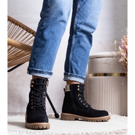 Crne izolirane Amata čizme crna 1