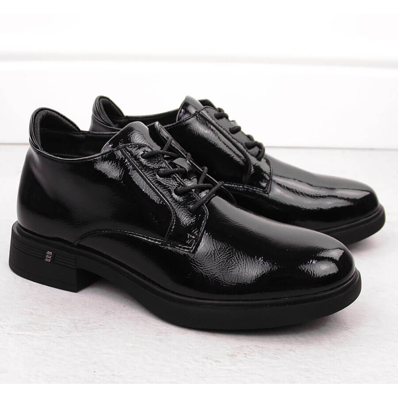 Ženske crne lakirane gležnjače Vinceza 58413 crno 2