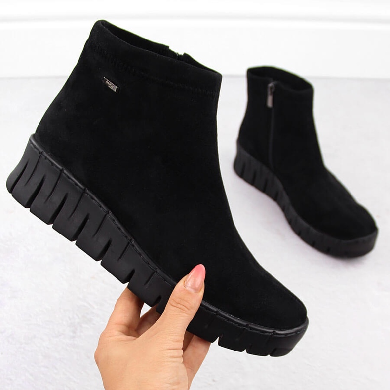 Ženske crne kožne čizme od brušene kože Helios 506P crno 1