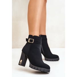 Izolirane ženske gležnjače sa zlatnom kopčom, crne Taitre crna 2