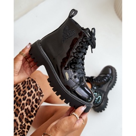 Lakirane ženske gležnjače s patentnim zatvaračem i ukrasnim srcem, crne Obeena crno 2