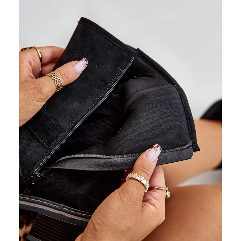 Ženske čizme na nisku petu s kopčama crne Zudre crno 2