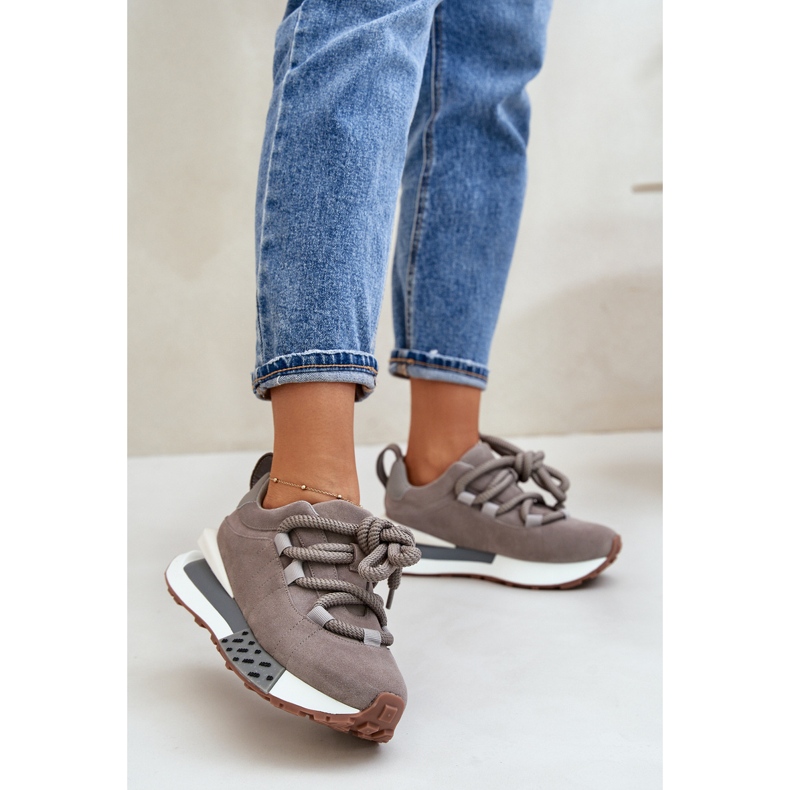 Ženske tenisice od brušene kože na platformu s debelim vezicama Artiker 54C1463 Siva 2