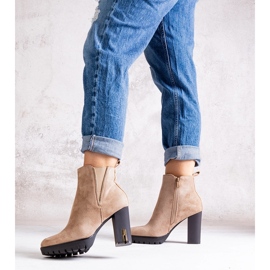 Bež gležnjače sa kamenčićima iz Hayeta 1