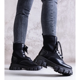 Crne gležnjače s fleksibilnim gornjištem marke Zogba crno 1