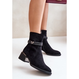 S.Barski Izolirane ženske čizme na nisku petu s ukrasnim remenom D&amp;A MR880-027 crna crno 2