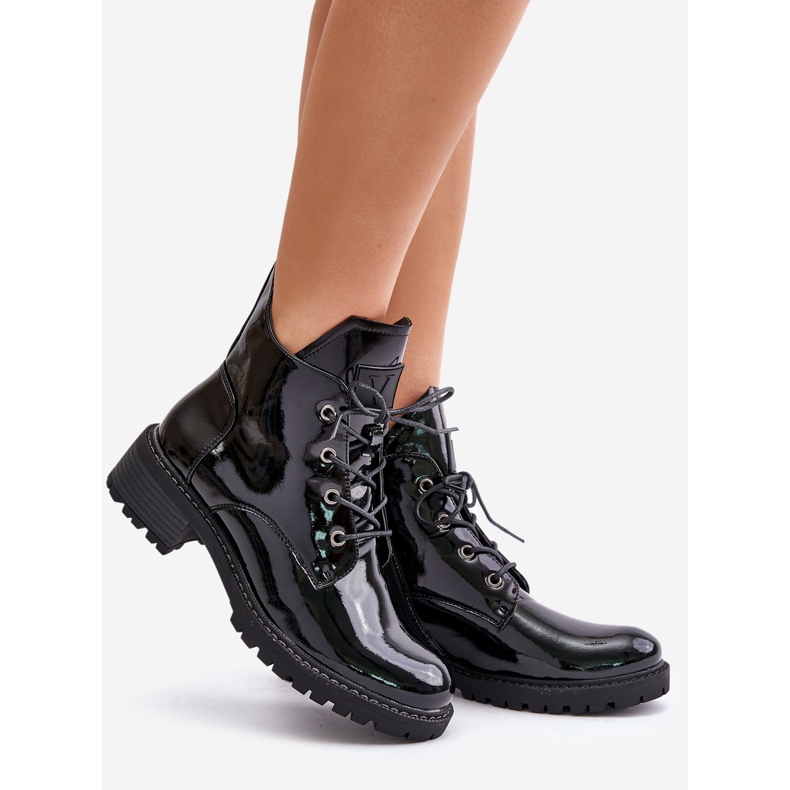 Izolirane ženske čizme na nisku petu patent Vinceza 58136 crna 1