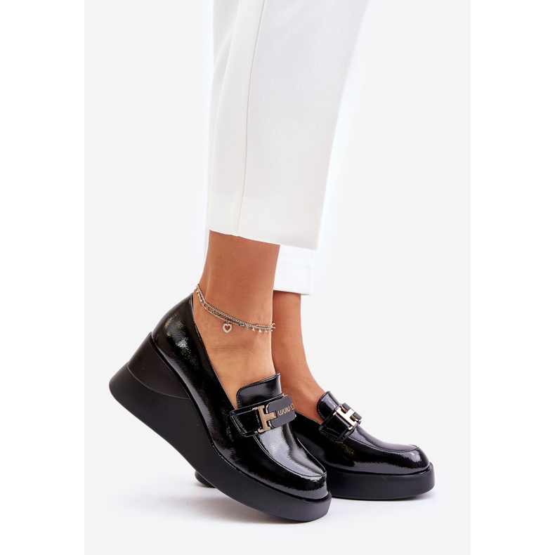 Vinceza 58337 Crne lakirane mokasine na wedge crna 1