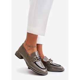 Lakirane ženske cipele na blok s ukrasom Artiker 55C0412 Siva 1