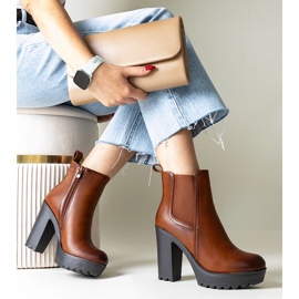 Smeđe gležnjače s visokom petom iz Maladija smeđa 1