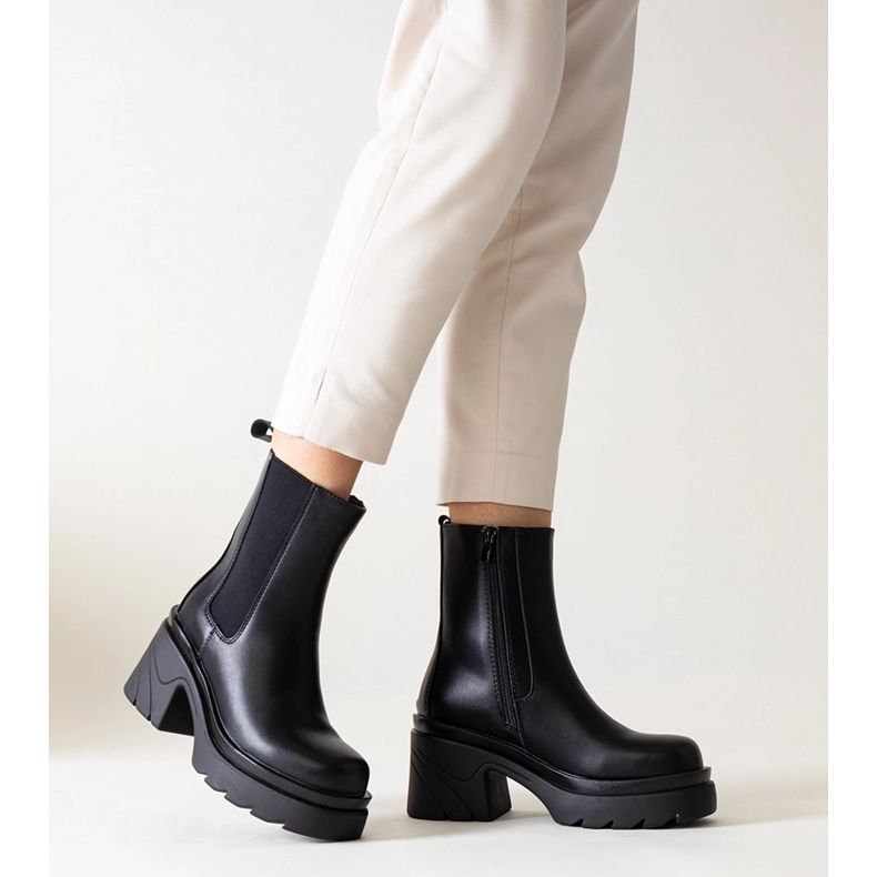 Crne gležnjače na masivnu Tharney petu crna 1